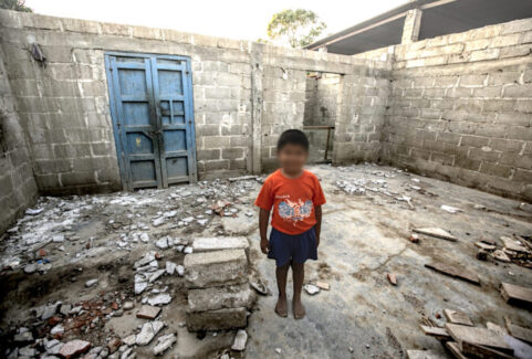 A más de un año de los terremotos, entre 18 y 26 de cada 100 casas censadas no han avanzado en la reconstrucción